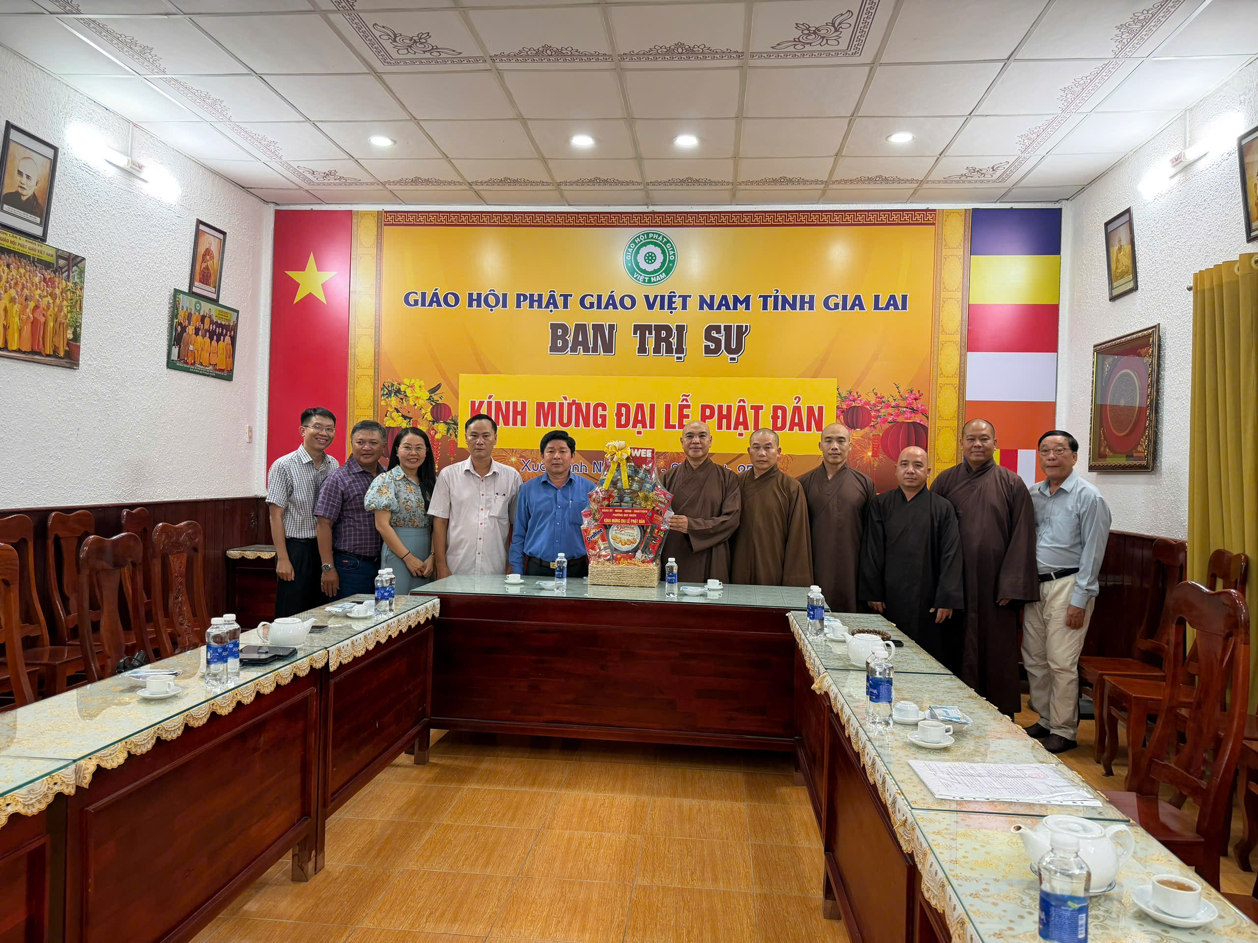 Lãnh đạo phường Quy Nhơn thăm và chúc mừng Phật đản đến Ban Trị sự Phật giáo Gia Lai